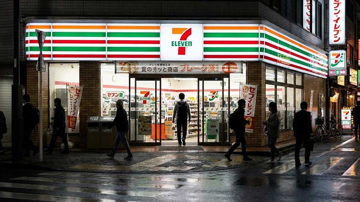 Night view of a 7-Eleven convenience store (Konbini) in Japan